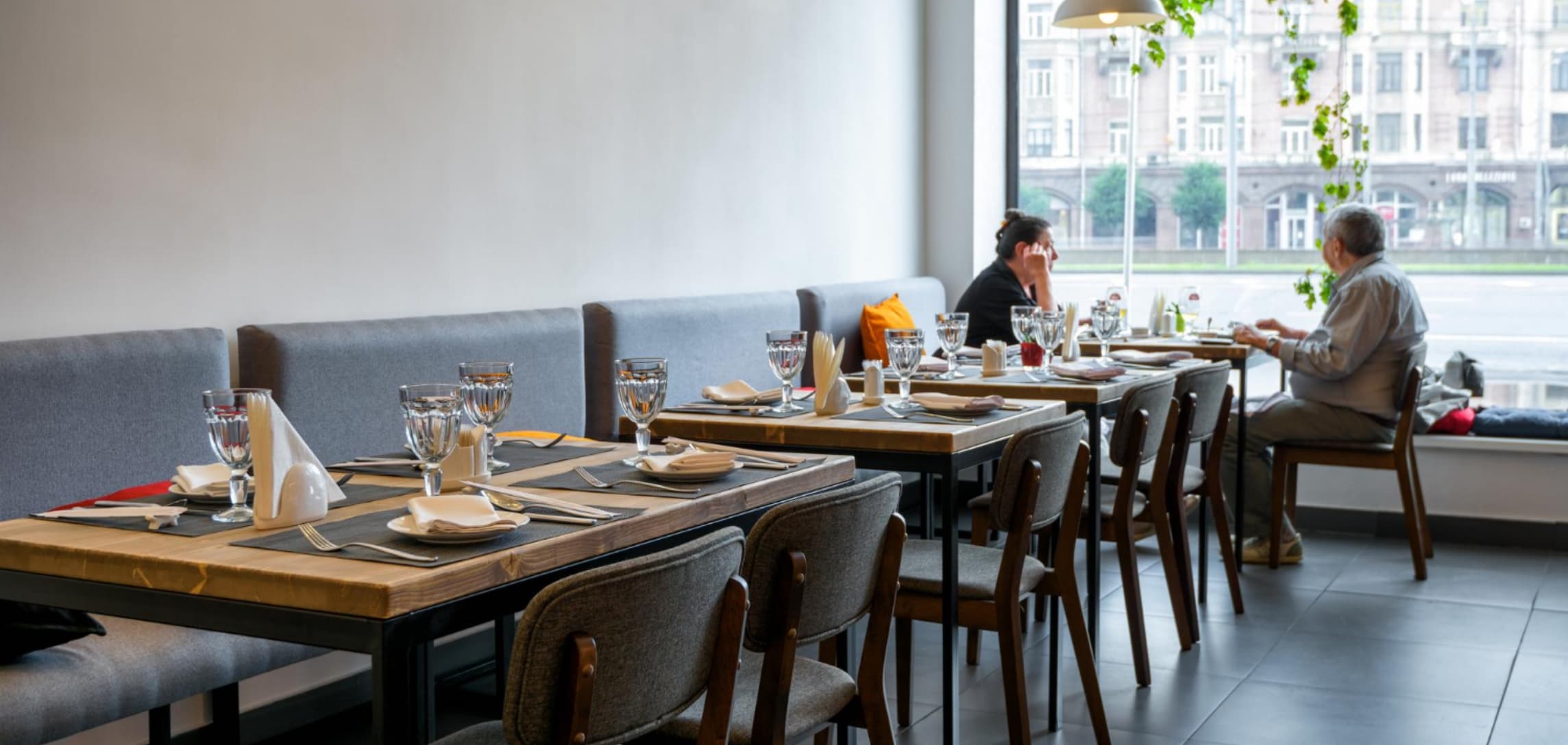 จากจานสู่ใจลูกค้า… ออกแบบโลโก้ ร้านอาหาร ยังไง?? ให้คนหิวตั้งแต่เห็น